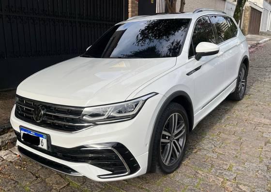 VOLKSWAGEN TIGUAN 2.0 300 TSI GASOLINA ALLSPACE R-LINE AUTOMÁTICO VOLKSWAGEN TIGUAN 2.0 300 TSI GASOLINA ALLSPACE R-LINE AUTOMÁTICO